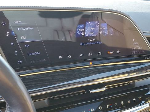 Used 2022 Cadillac Escalade Premium Luxury image 17