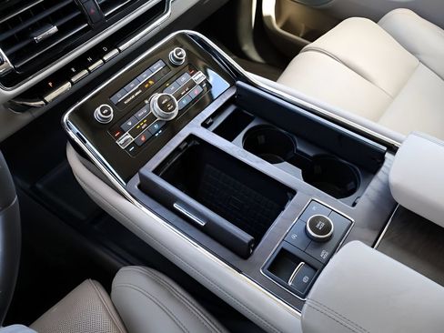 Used 2024 Lincoln Navigator Reserve AWD/4WD image 27