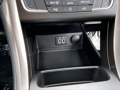 Used 2019 Ford Fusion SE FWD image 30