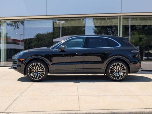 Certified 2025 Porsche Cayenne image 2