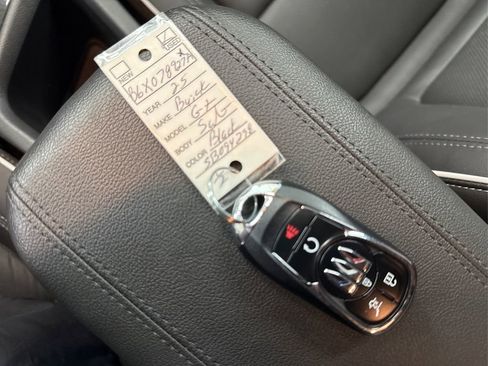 Used 2025 Buick Encore GX Avenir w/ Avenir Technology Package image 39