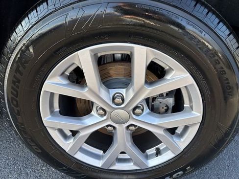 Certified 2022 Jeep Grand Cherokee Limited image 9