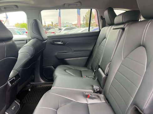 Used 2026 Toyota Highlander XLE AWD/4WD image 13