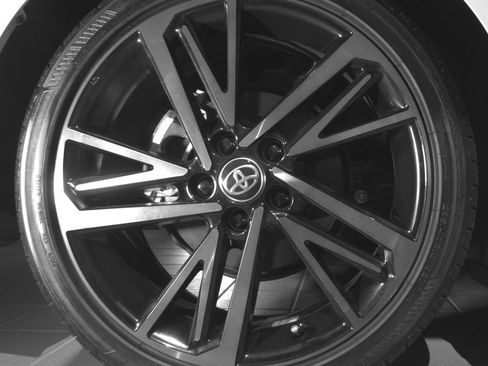 Used 2025 Toyota Camry XSE FWD image 28
