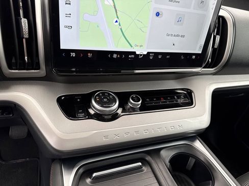 Used 2025 Ford Expedition Active image 28