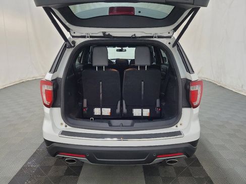 Used 2018 Ford Explorer XLT w/ Equipment Group 202A AWD/4WD image 29