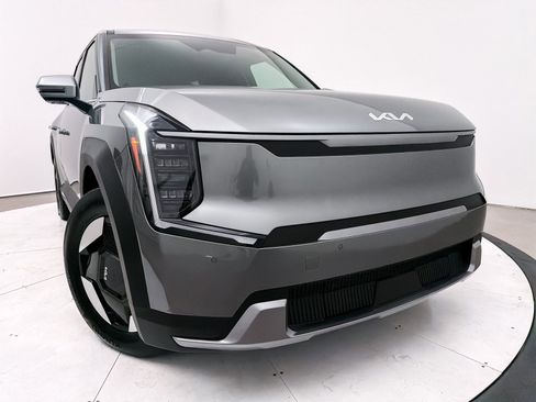 Used 2024 Kia EV9 Light Long Range image 2