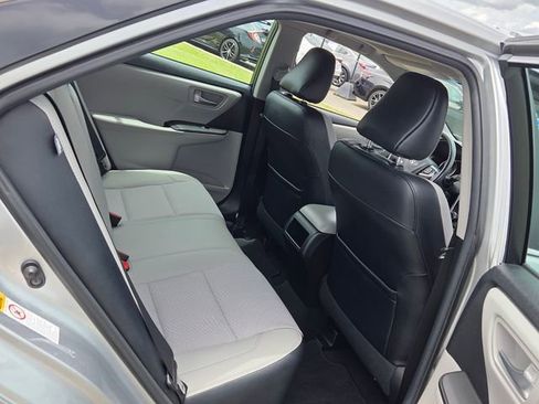 Used 2017 Toyota Camry SE w/ Moonroof Package FWD image 14