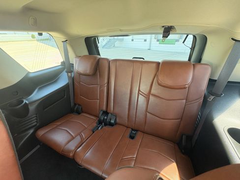 Used 2017 Cadillac Escalade Luxury RWD image 39