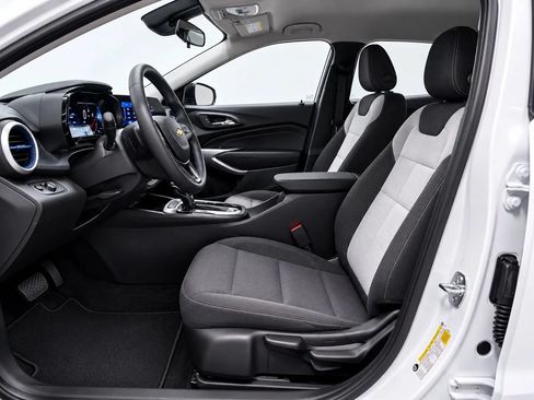 Used 2025 Chevrolet Trax LS FWD image 8