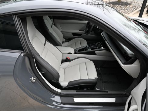 Used 2025 Porsche 911 Carrera image 40