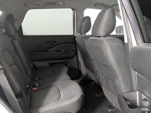 Used 2025 Nissan Pathfinder SV FWD image 21