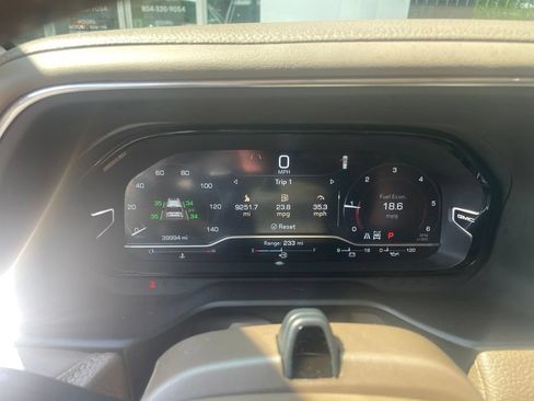 Used 2024 GMC Yukon Denali w/ Advanced Technology Package AWD/4WD image 11
