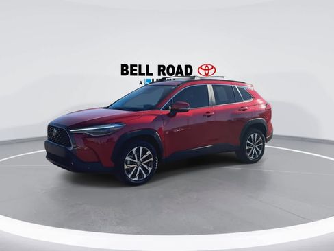 Used 2023 Toyota Corolla Cross XLE image 4