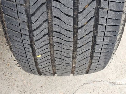 Used 2025 GMC Acadia Elevation image 11