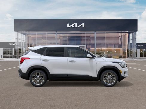 New 2026 Kia Seltos LX FWD image 7