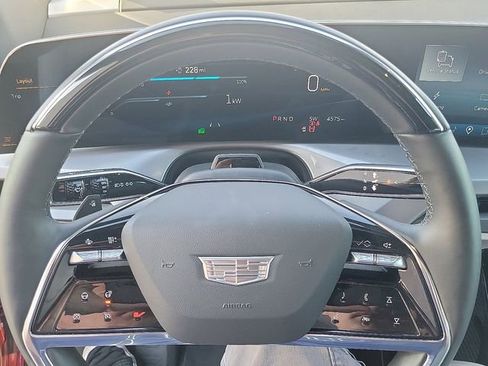 Used 2026 Cadillac Vistiq Sport image 14