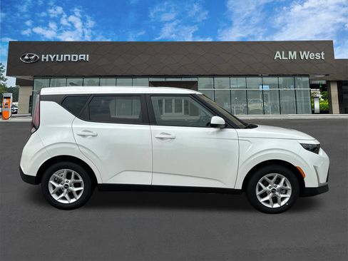 Used 2025 Kia Soul LX w/ LX Technology Package FWD image 4
