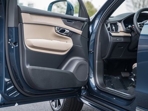 New 2026 Volvo XC90 B6 Plus w/ Protection Package Premier image 38