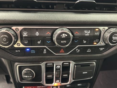 Used 2024 Jeep Wrangler Unlimited AWD/4WD image 20