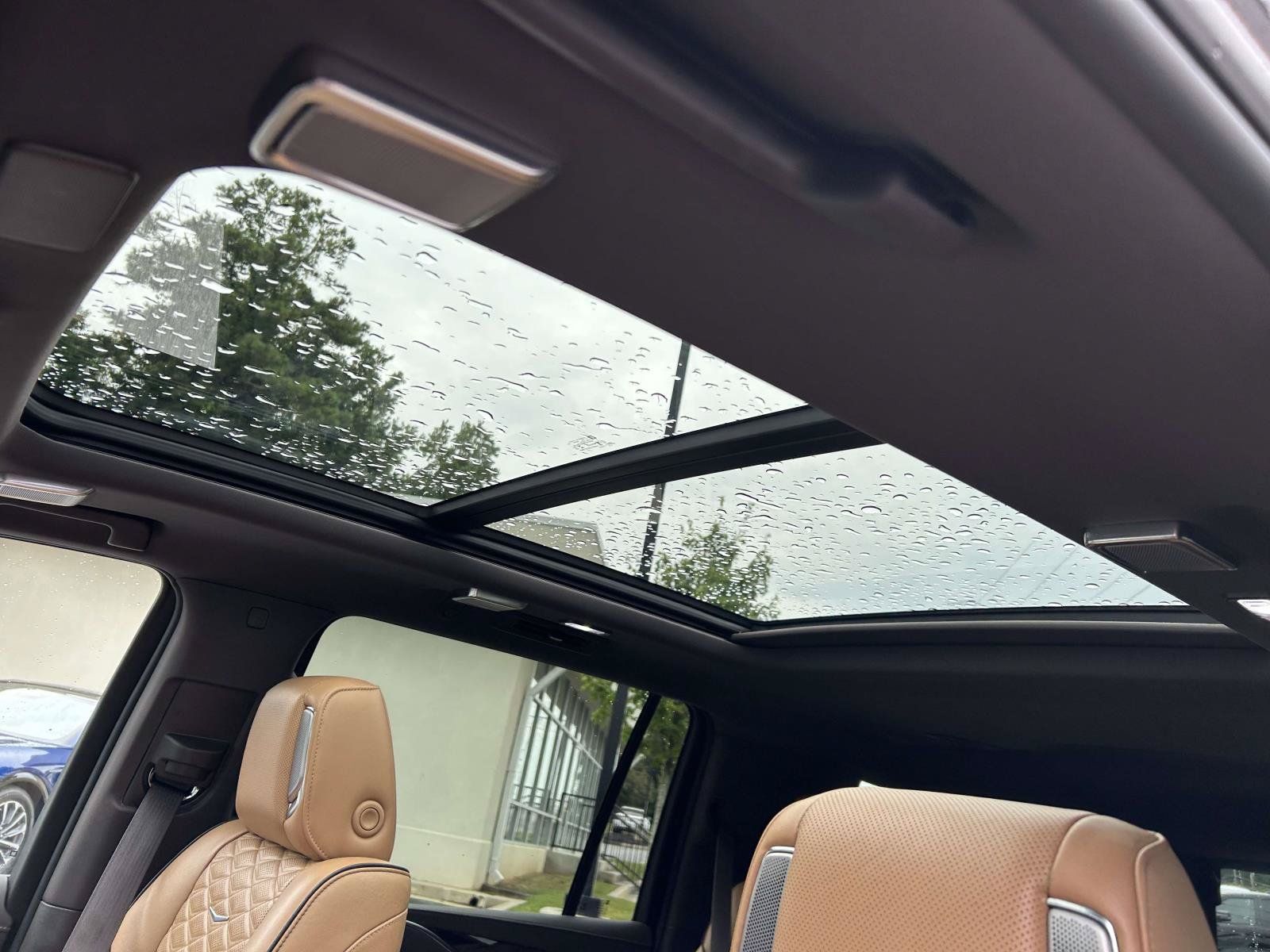 Certified 2022 Cadillac Escalade ESV Premium Luxury w/ Performance Package AWD/4WD image 20