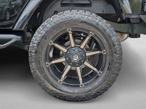 Used 2012 Jeep Wrangler Unlimited Sahara AWD/4WD image 22