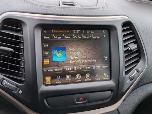 Used 2016 Jeep Cherokee 75th Anniversary image 28