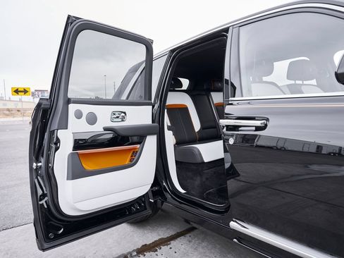 Used 2026 Rolls-Royce Cullinan AWD/4WD image 28