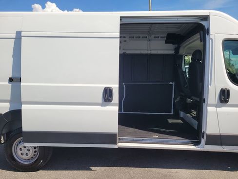 Used 2025 RAM ProMaster 2500 w/ Convenience Group FWD image 13
