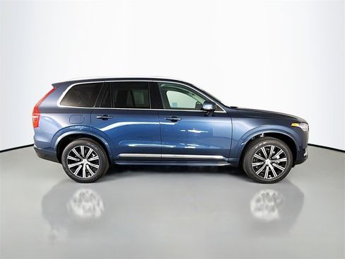 Certified 2025 Volvo XC90 B6 Core image 8