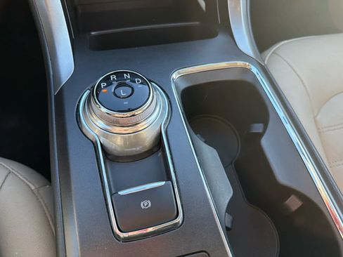 Used 2017 Ford Fusion Energi SE image 21