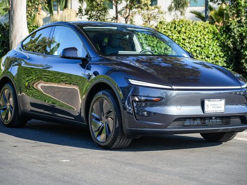 Used 2026 Tesla Model Y 2WD image 4