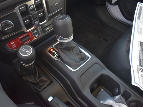 New 2025 Jeep Gladiator Rubicon w/ Convenience Group image 27