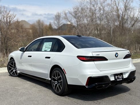 Used 2025 BMW 760i xDrive w/ Executive Package image 4