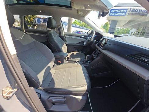 Used 2023 Volkswagen Taos SE w/ Panoramic Sunroof Package AWD/4WD image 11