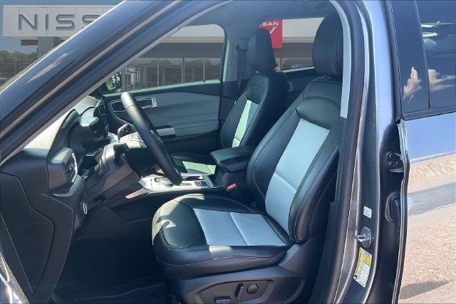 Used 2024 Ford Explorer XLT w/ Equipment Group 202A RWD image 19