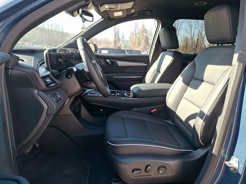 Used 2025 Buick Enclave Preferred image 17