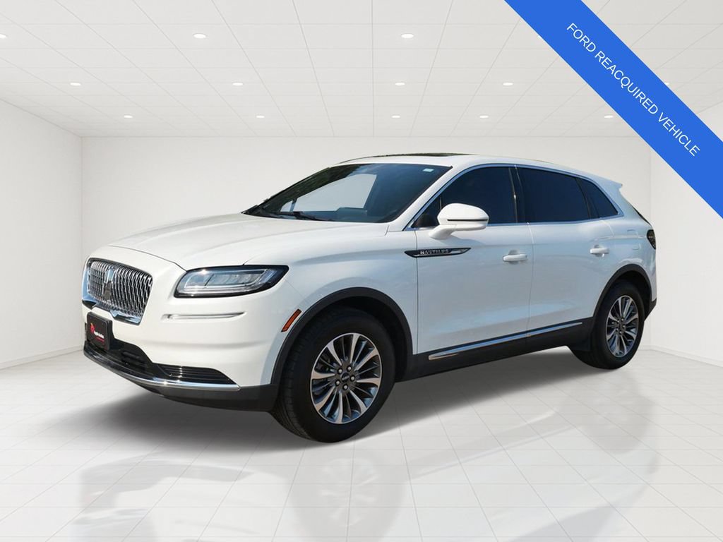 Used 2023 Lincoln Nautilus Reserve AWD/4WD image 2