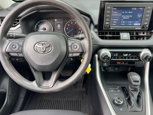 Used 2022 Toyota RAV4 LE AWD/4WD image 14