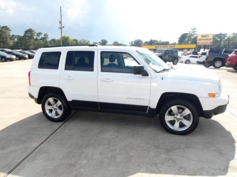 Used 2011 Jeep Patriot Latitude AWD/4WD image 5