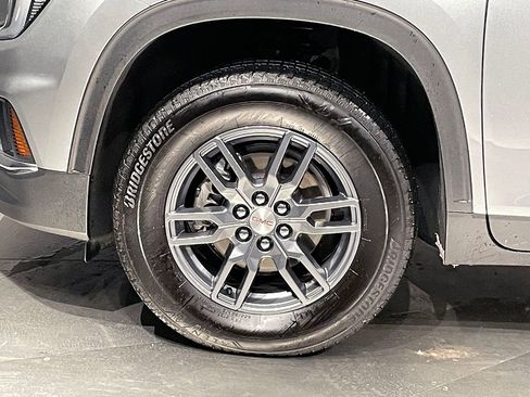 Used 2025 GMC Acadia Elevation image 40