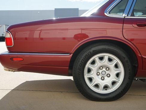 Used 1999 Jaguar XJ8 image 38