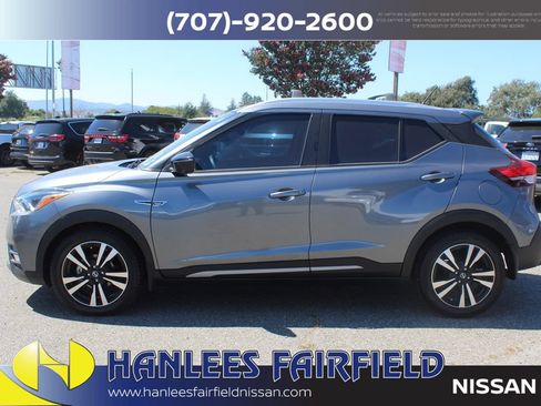 Used 2020 Nissan Kicks SR w/ SR Premium Package FWD image 2