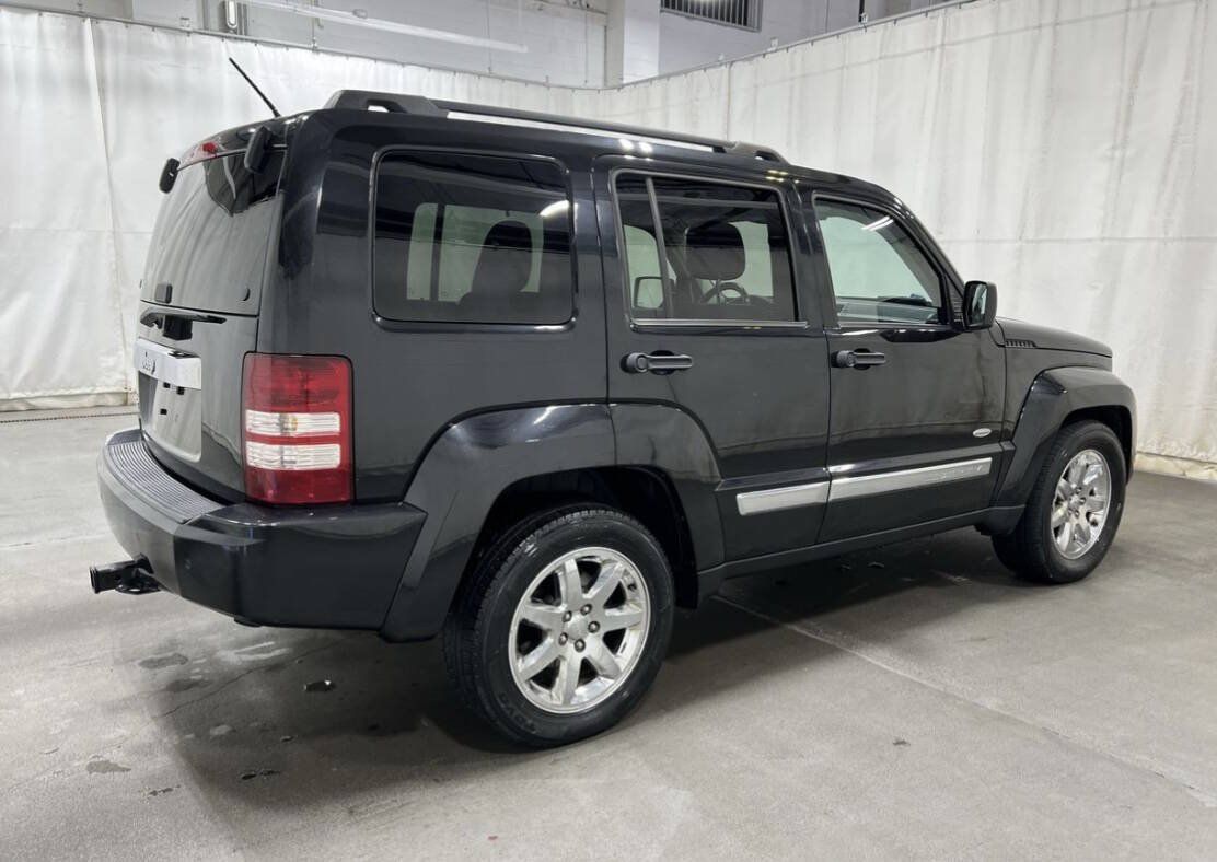 Used 2012 Jeep Liberty Sport AWD/4WD image 3