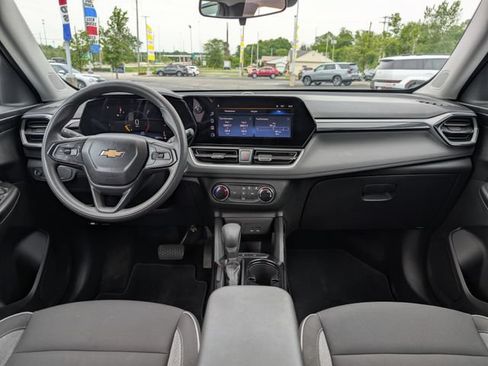 Used 2024 Chevrolet TrailBlazer LS FWD image 11