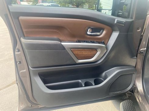 Used 2018 Nissan Titan Platinum Reserve w/ Platinum Utility Package AWD/4WD image 9
