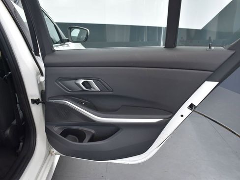 Used 2025 BMW 330i xDrive Sedan image 9