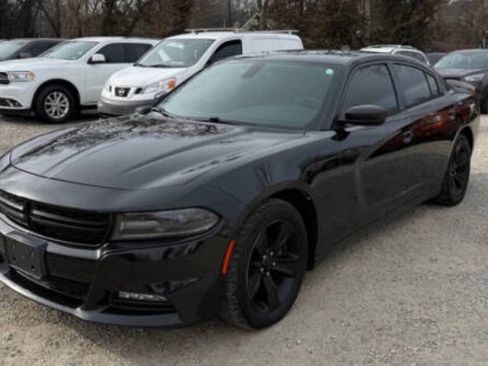 Used 2015 Dodge Charger SXT image 2