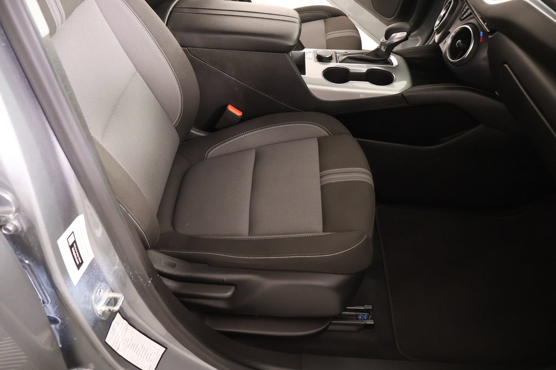 Used 2025 Chevrolet Blazer LT FWD image 13