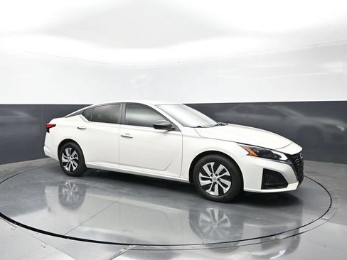 Used 2025 Nissan Altima 2.5 S FWD image 1